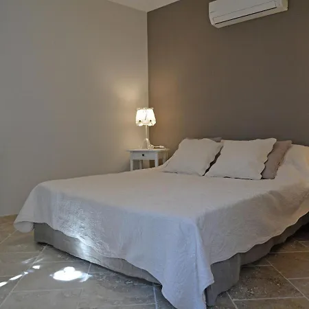 Superb Holiday Flat With Private Pool Carpentras Exterior photo